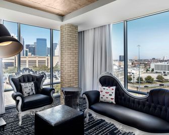 Lorenzo Hotel Dallas, Tapestry Collection by Hilton - Dallas - Living room