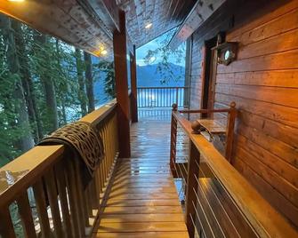 Priest Lake Waterfront Escape - Coolin - Balcón