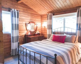 Long Point Beach Cabin On Penn Cove - Coupeville - Bedroom