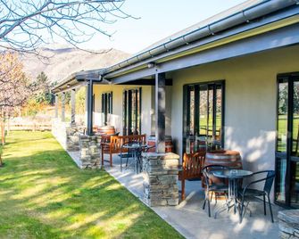 Carrick Lodge Motel - Cromwell - Patio