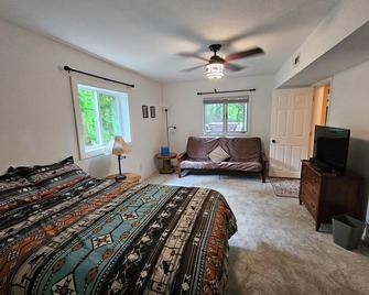 3 Bdrhomew/Hottub+free Firewood,sleeps10in mauston,closeto wi Dells/Attractions - Mauston - Schlafzimmer