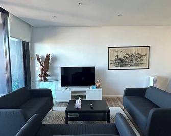 Eastern Suburbs APT near Beach and Shopping mall - Sydney - Living room