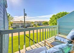 Sunny South Haven Condo Less Than 1 Mi to Beaches! - South Haven - Balcony