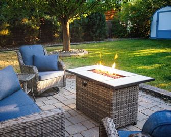 Stampede Place- New listing! Pet Friendly, Stylish and Comfortable Home base - Cody - Patio