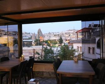 Cappadocia Panda Hostel - Göreme - Balcón