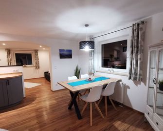 Ferienwohnung Chiemseeliebe - Chieming - Essbereich