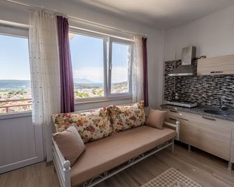 Sahika Konukevi - Gökçeada - Living room