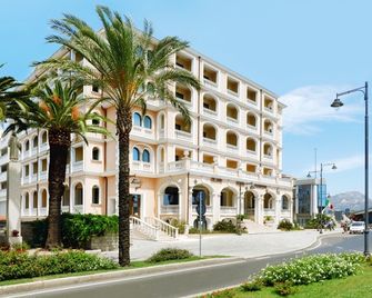 Grand Hotel President - אולביה - בניין