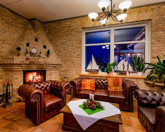 Land gut Hotel Hermann - Rostock - Pokój dzienny