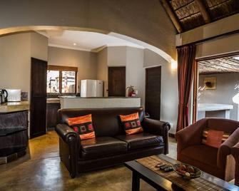 Raptors Lodge N16 - Hoedspruit - Salon