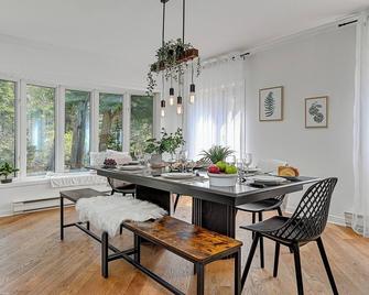 Beau chalet bord de rivière et spa, Beautiful riverside cottage! - Saint-Côme - Dining room