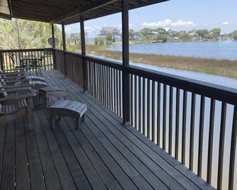 Waterfront Large 3 bd., kayak, birding,fishing, near FSU, St.Marks! - Crawfordville - Balcony