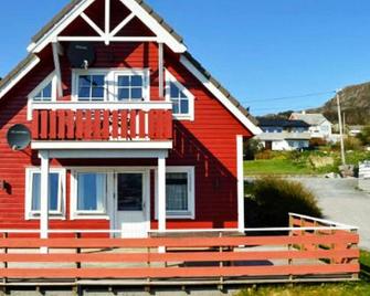 4 person holiday home in MÅLØY-By Traum - Måløy - Building