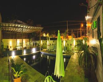Hotel do Sol Executive - São Sebastião - Piscina