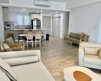 Charming 2-bedroom apartment for 6 people, with AC, WiFi in Sint Maarten - Simpson Bay - Living room