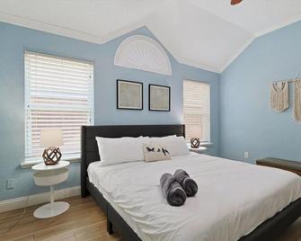 Deluxe Poolside Home, Modern 5BR with Gaming Room - Mesquite - Bedroom