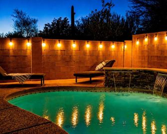 Relaxing Summer Nights at Casa Buena Vida Pool Fire Pit Table Games - Oro Valley - Piscina