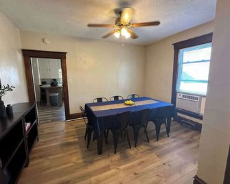 Charming 4br Westside Home In Beer City Usa - Grand Rapids - Dining room