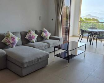 Belle Vue Lodge - Victoria - Living room