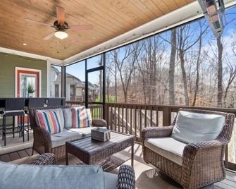“Family Traditions” Cottage - 4-bed lake retreat - Tullahoma - Balcony