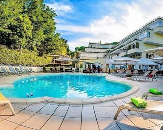 Cardinal Hotel St. Peter - Rome - Bể bơi