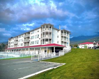 Mountain View Resort and Suites at Fairmont Hot Springs - Fairmont Hot Springs - Building