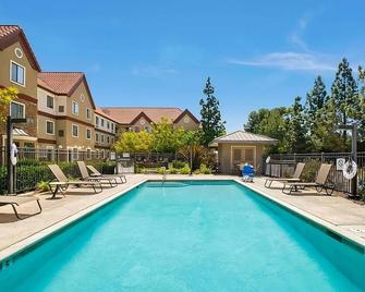 Relax Near San Diego Attractions! Full Kitchen, Outdoor Pool, Free Breakfast - San Diego - Kolam