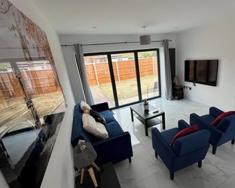 New Build-Free Parking-Ev Charging-3 Bed - Cheshunt