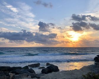 Clean, Immaculate Beachfront 2nd Floor Condo #17 At Nautibeach - Isla Mujeres - Beach