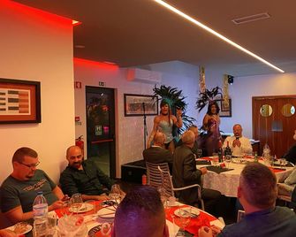 Villa 3 Caparica - Lisbon Gay Beach Resort - Almada - Restaurant