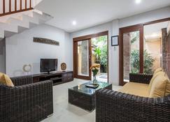 Smv - 3bedgrdn - V1 · 3br Garden Villa Walk To Beach N Shops Legian - Kuta - Vardagsrum