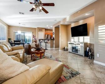 NEW! Cozy desert getaway with private backyard and seasonal pool! - Anthem - Lobby