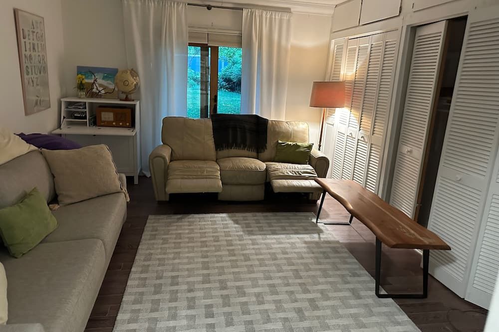A Fantastic View on Lake Champlain - Saint Albans - Living room
