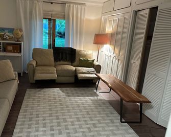 A Fantastic View on Lake Champlain - Saint Albans - Living room
