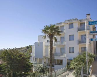 Hotel Sorriso - Numana - Budova