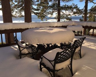 Uncle Johnnie's Lakefront Fishing Cabin - Westwood - Patio