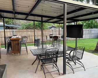 Cozy 3 Bedroom Home in Quiet Neighborhood - Amarillo - Patio