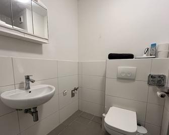 Simplex Apartments am Europaplatz! - Karlsruhe - Bathroom