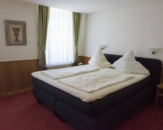 Hotel Zu den Drei Kronen - Seligenstadt - Schlafzimmer