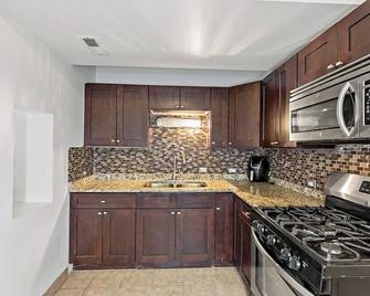 3-bedroom apartment in phenomenal Chicago with WiFi, AC - Chicago - Cocina