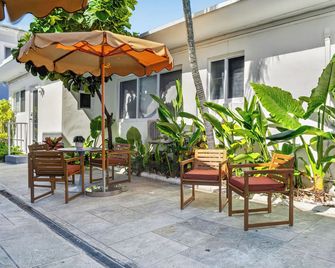 Tiana Beach Inn - Hollywood - Pátio