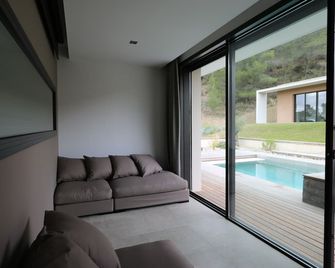 Large contemporary villa with swimming pool - Vingrau - Living room