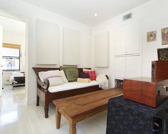 Beautiful apartment with balconies and views, near park and museums in Nolita - New York - Living room