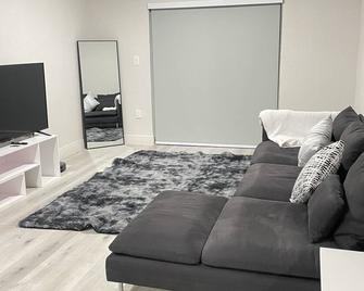 NEW North Miami apartment; close to beaches, restaurants, downtown and shopping. - North Miami