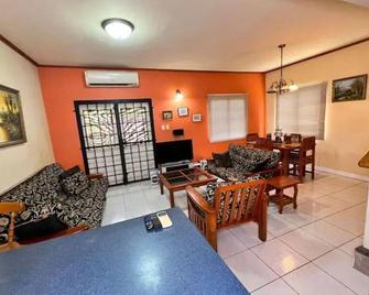 Cozy 3 Bedroom Suburb. Stay!. - Trincity - Living room