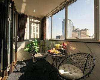 Ja Cosmo Hotel and Spa - Hanoi - Balcón