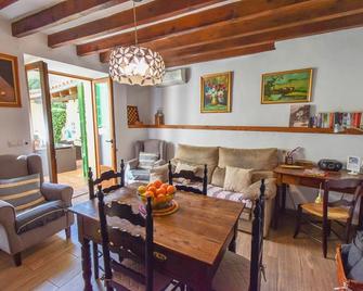 Centric and cozy town house with terrace, WIFI, A/C, ASTRA, wood stove, family - Soller