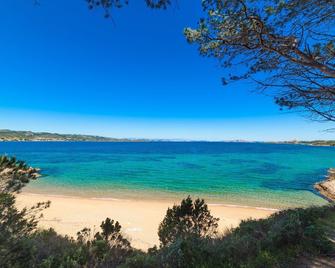 Elegant Residence Ea Bianca 2 Bedroom sleeps 6 extra bed available n0715n - Cala di Volpe - Beach