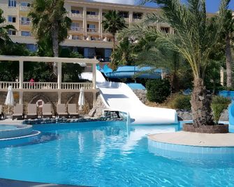 Oscar Resort North Cyprus - Kyrenia - Pool