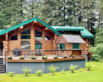 Bear Paw Lodge : Custom-built log home only 4 miles from downtown Seward! - Seward - Gebouw